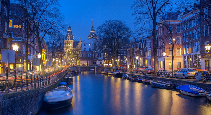 Wegen Überfüllung (und Doppelmoral): Amsterdam schließt Rotlichtviertel für Touristenführungen