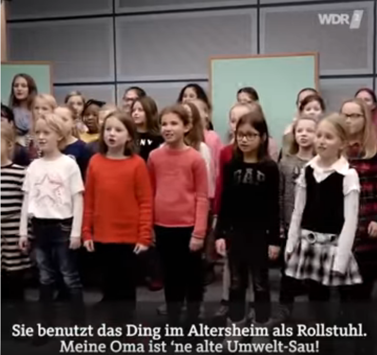 Wie es mit dem Internet nunmal so ist, besonders, wenn ein Staatssender etwas mit breiter Reichweite hochlädt, läßt es sich natürlich nicht mehr löschen. Und so kursiert das Video weiterhin im Internet. Was wohl gut ist, weil man sich sonst zur Perfidie der Indoktrination kaum ein richtiges Bild machen kann. 