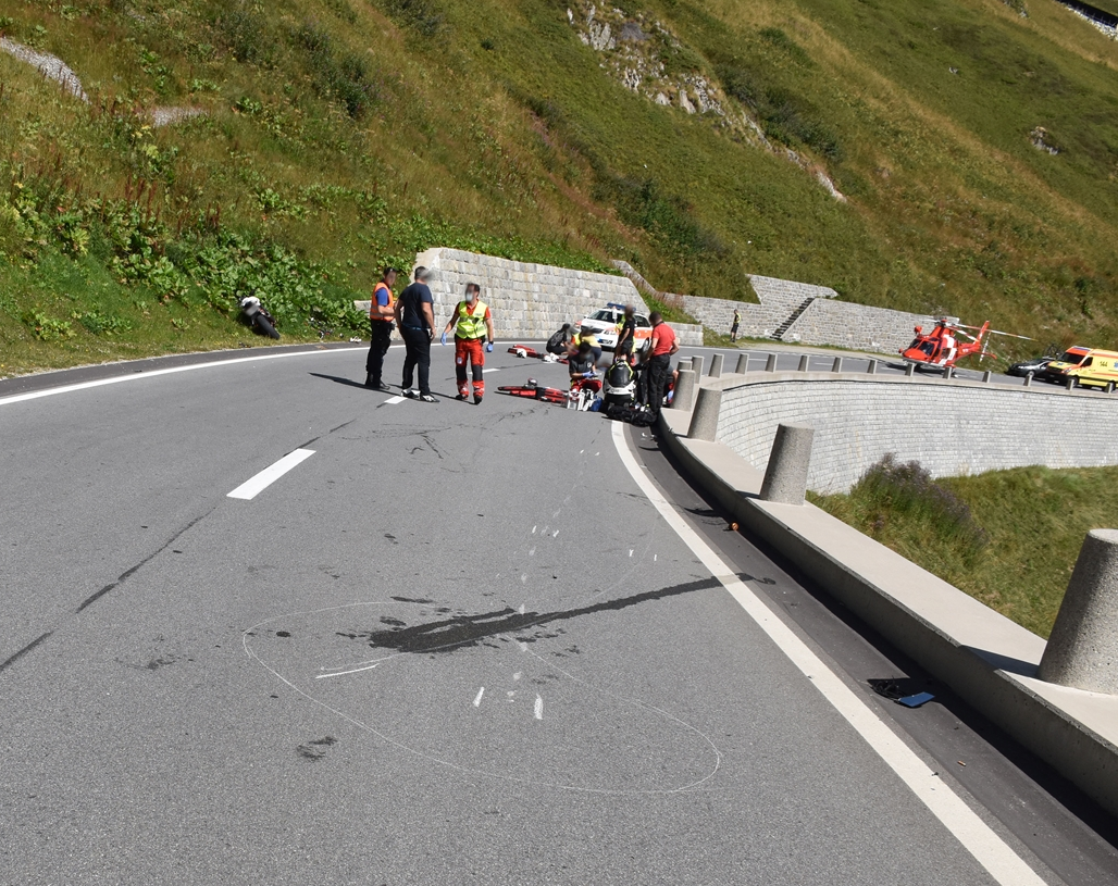 Tödlicher Unfall am Oberalppaß: Frontalkollision zwischen Velo und Töff