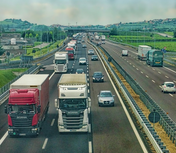 Erster EETS-Lastwagen fährt in die Schweiz