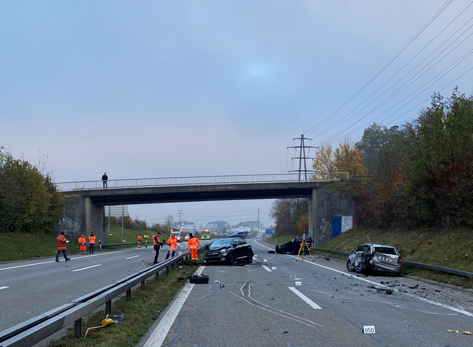 Horrorunfall auf der A15 /Uster (Polizeifotos: Kapo Zürich)