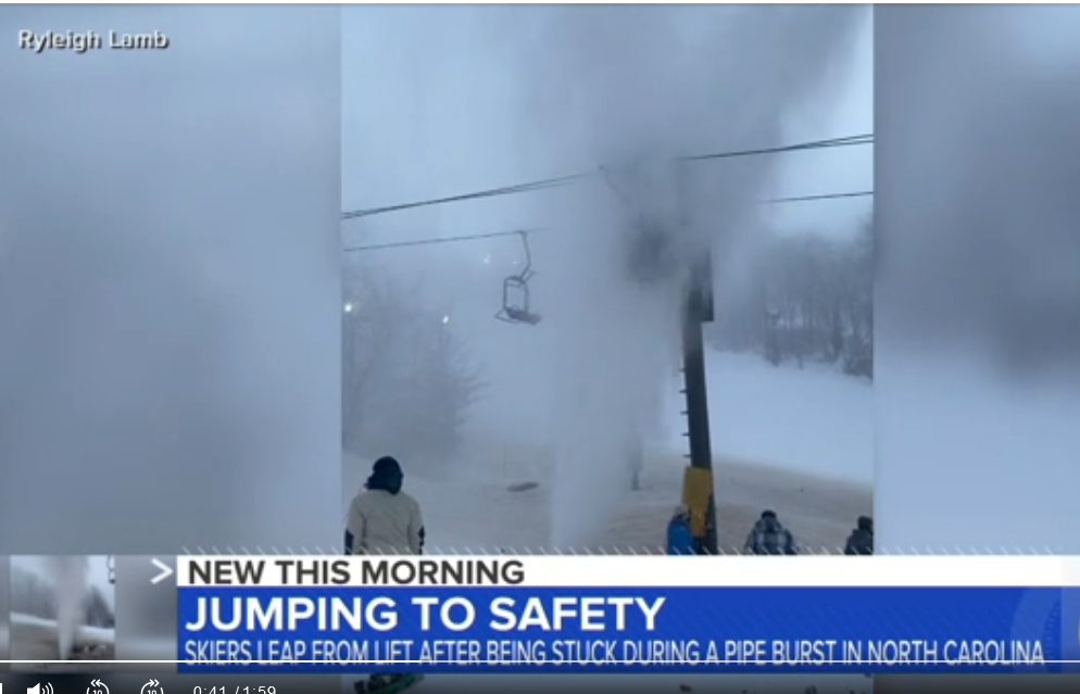 Beech Mountain Resort: Sessellift bleibt in Eiswasser-Fontäne stecken.