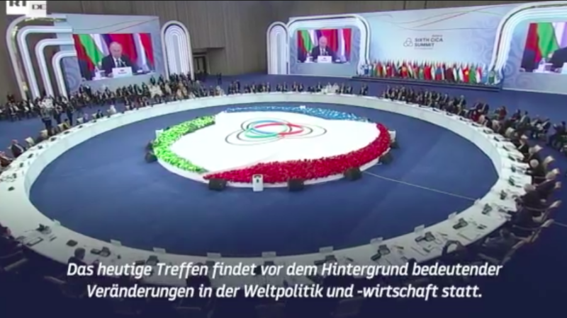 Putin hält Rede vor zahlreichen Staatschefs