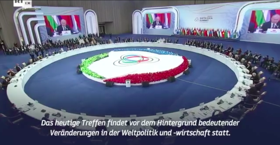 Putin hält Rede vor zahlreichen Staatschefs
