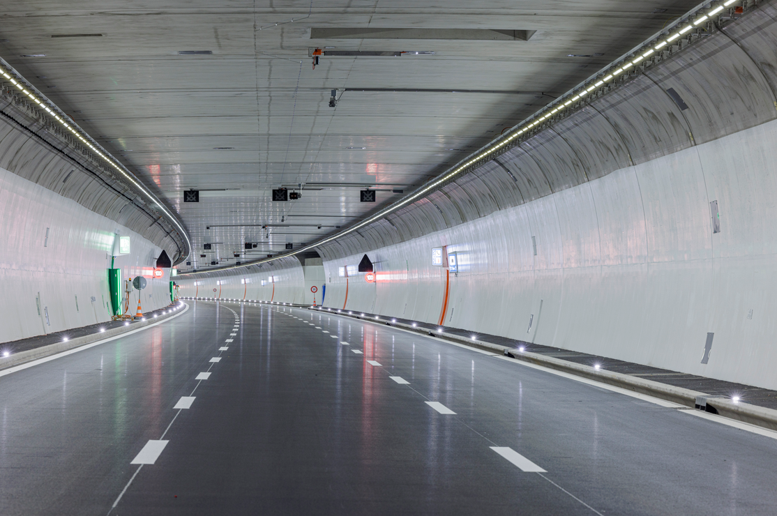Wieso müssen Tunnel eigentlich immer so häßlich sein fragt man sich bei dem Foto