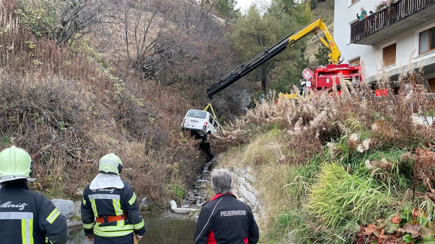 St. Moritz: Automobilist bei skurrilem Selbstunfall verletzt