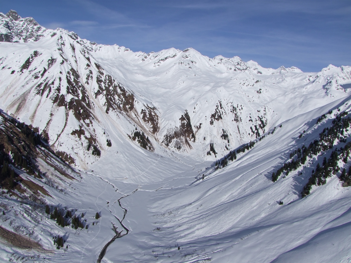 Tödlicher Lawinenniedergang in Klosters-Sardasca: 2 Wintersportler sterben auf Weg von der Silvrettahütte