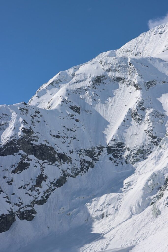Lawine reißt 2 von 3 Tourengängern mit sich: Weitere Todesopfer bei Arolla / Zermatt