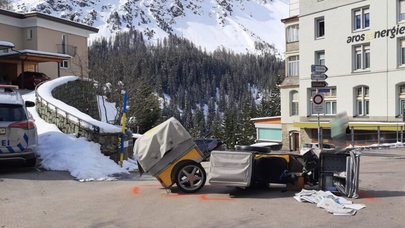 Pöstlerin in Arosa umgefahren: Autolenker (69) fährt unbeirrt weiter