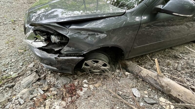 Unfall bei Viamala-Schlucht, Fahrer flüchtet mit starkbeschädigtem Auto nach Thusis – Blutprobe angeordnet