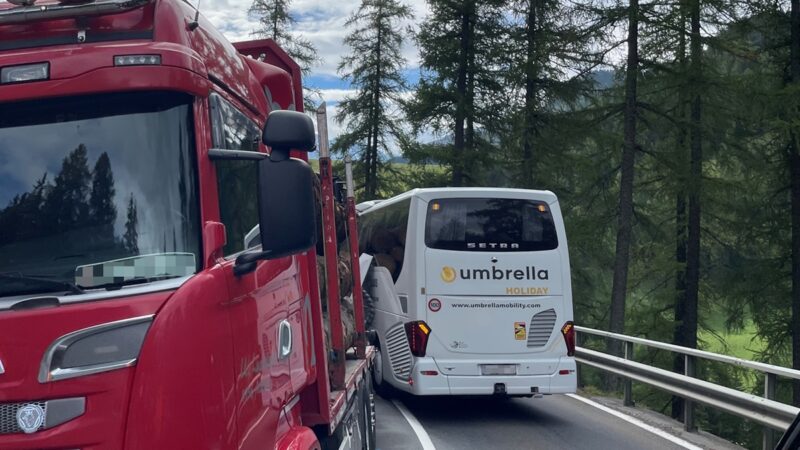 50.000 Franken Sachschaden am Bus, 500 am Lkw