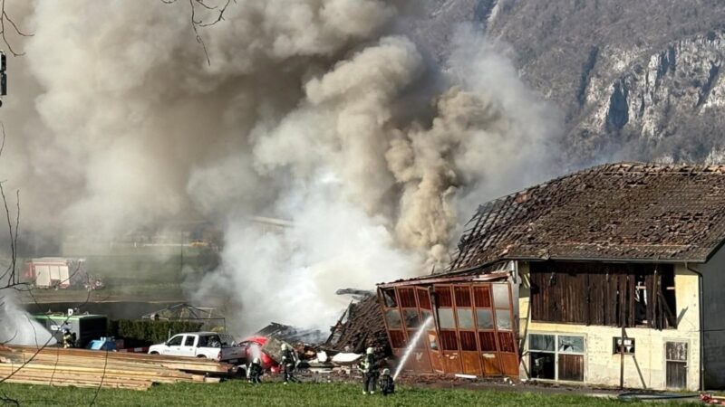 Haus durch Explosion vollständig zerstört