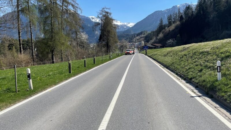Cazis: Autolenker ohrfeigt Velofahrer