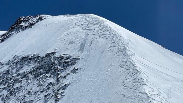 Dufourspitze: Begleiter verunfallte auf 4.300 Metern als er Verunfalltem helfen wollte