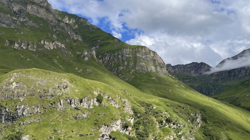 Geißenhirte stürzt in Vals: Tödlicher Bergunfall beim Ziegenhüten