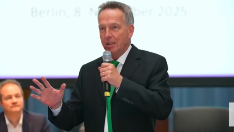 Professor Stefan Homburg: „Alles unter den Teppich!“