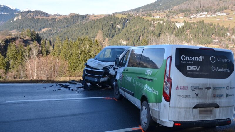 Unfall in Tiefencastel: Frontalkollision nach Auffahrunfall