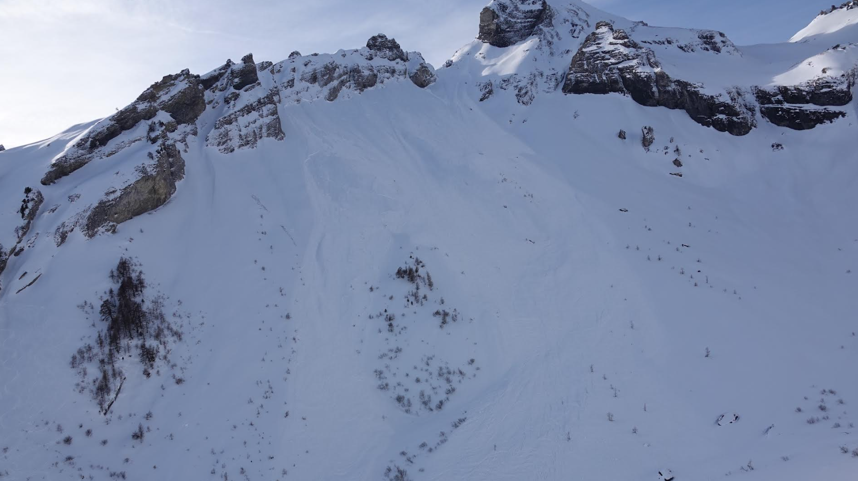 Skitourengänger stirbt bei Abfahrt von Ostflanke vom Six Noir