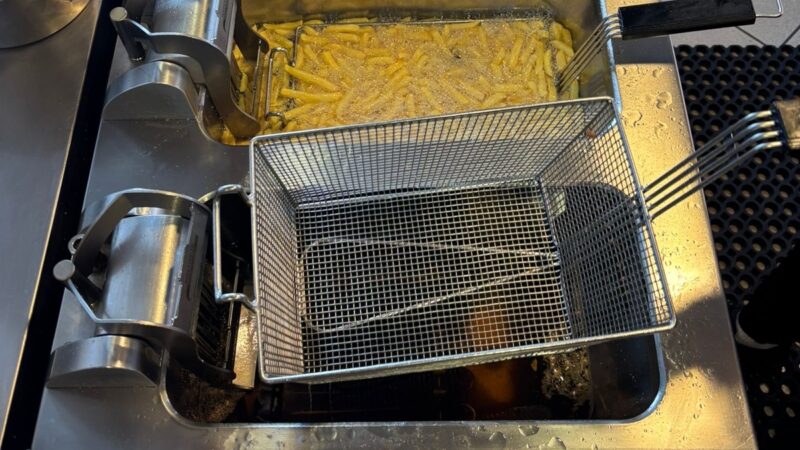 Splügen: Schwere Verbrennungen +++ Rahmbläserkapsel fällt in Friteuse +++ Rega im Einsatz