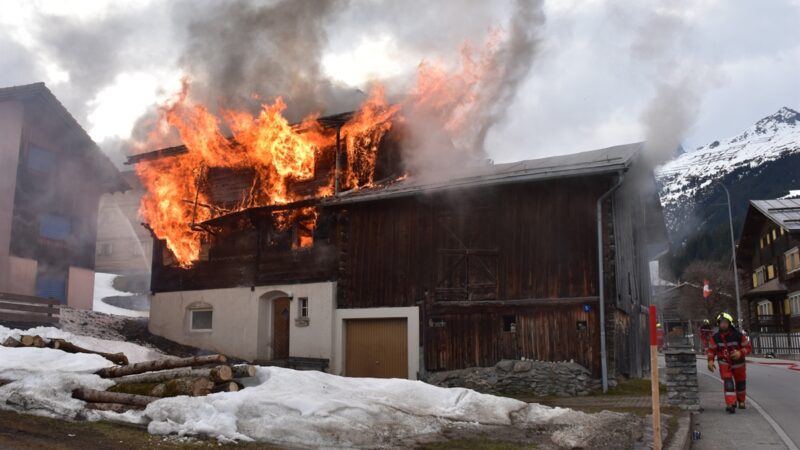 Feuer in Breil/Brigels: Haus abgebrannt – Stall massiv beschädigt