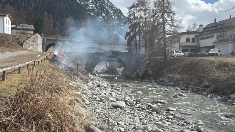 Pontresina: Feuerwehreinsatz wegen Flurbrand