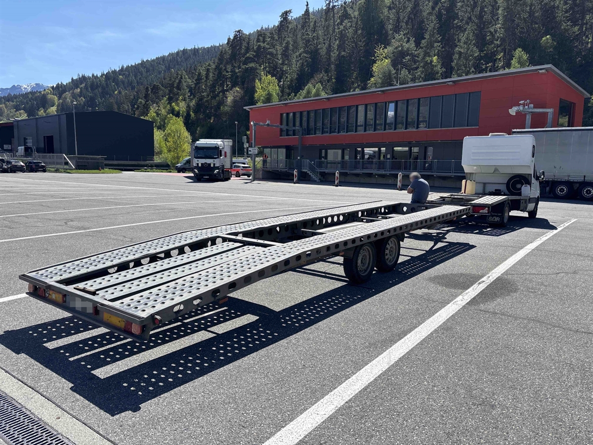 Cazis: Leichten Autotransporter stillgelegt – Erhebliche technische Mängel