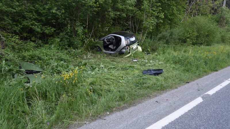 Zillis: Schwerer Verkehrsunfall auf der Italienischen Straße H13 +++ Lenker bestreitet zuerst die Lenkerschaft