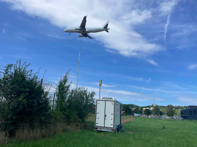 Schadstoffbelastung durch Flugzeuge: Flugzeuge stoßen beim Starten und Landen ultrafeine Aerosol-Partikel aus