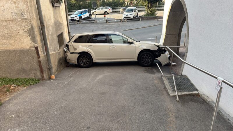 Unfall der speziellen Sorte Ilanz: Mann (87) verwechselt Gas- und Bremspedal