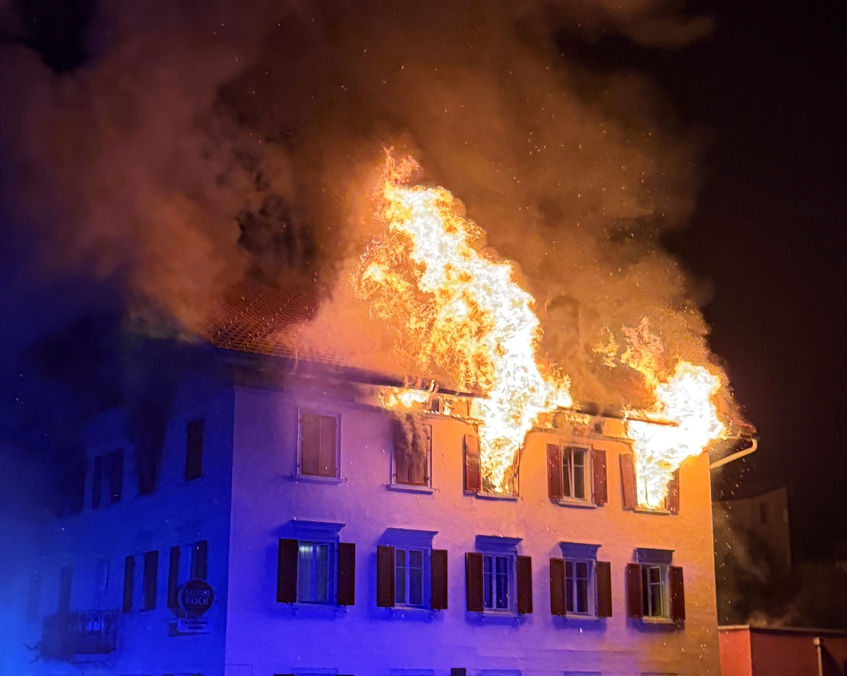 Großbrand im Restaurant Beverin in Thusis: 5 Vermißte