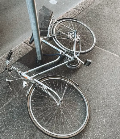 Velofahrerin durch überholenden Töfflenker getötet