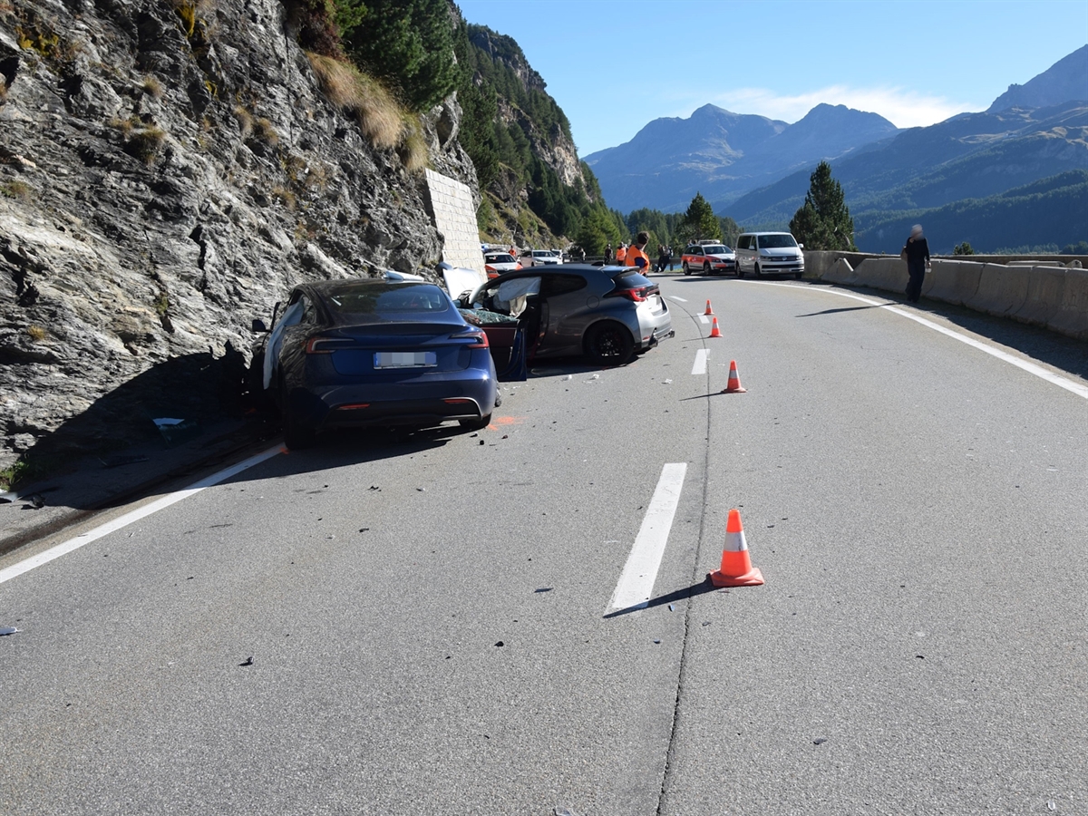 Unfall in Maloja: 2 Verletzte nach Frontalkollision