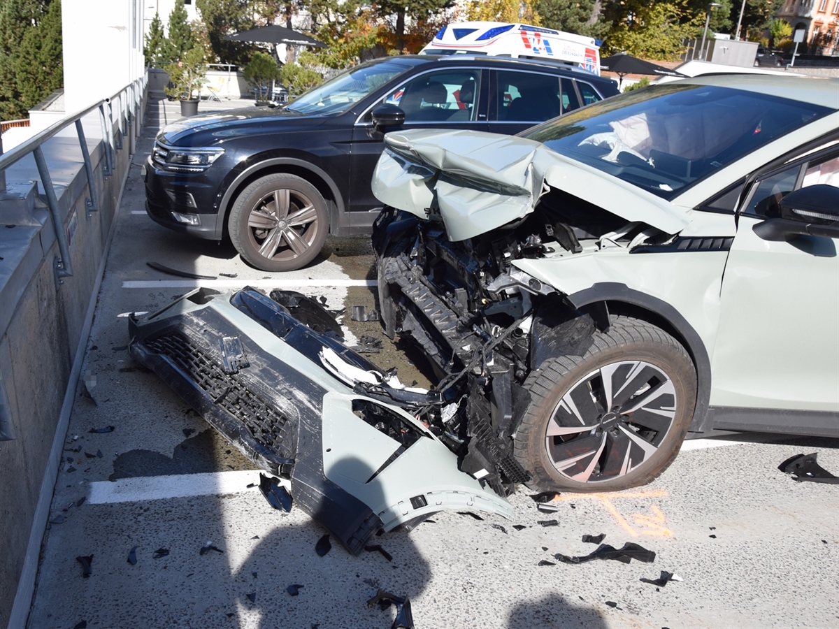 Frau am Steuer verursacht Unfall in Pontresina +++ Rega im Einsatz +++ Kapo Graubünden sucht Zeugen