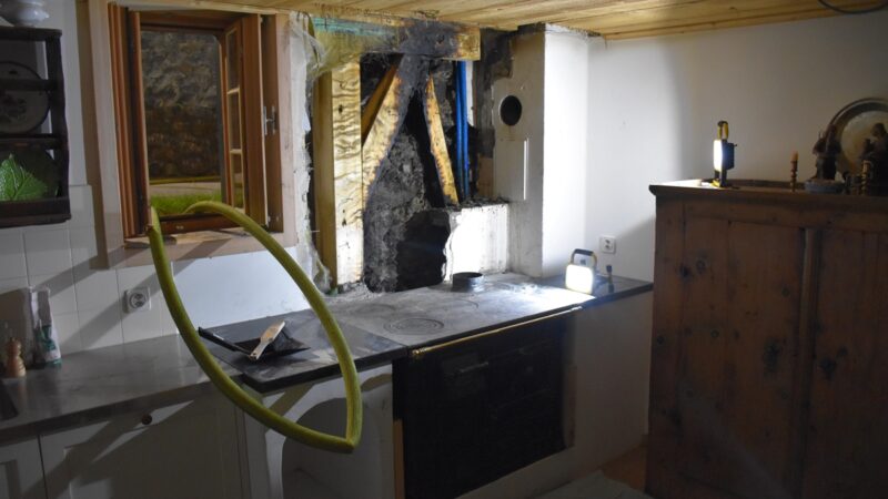 Brand in Wohnhaus in Lavir