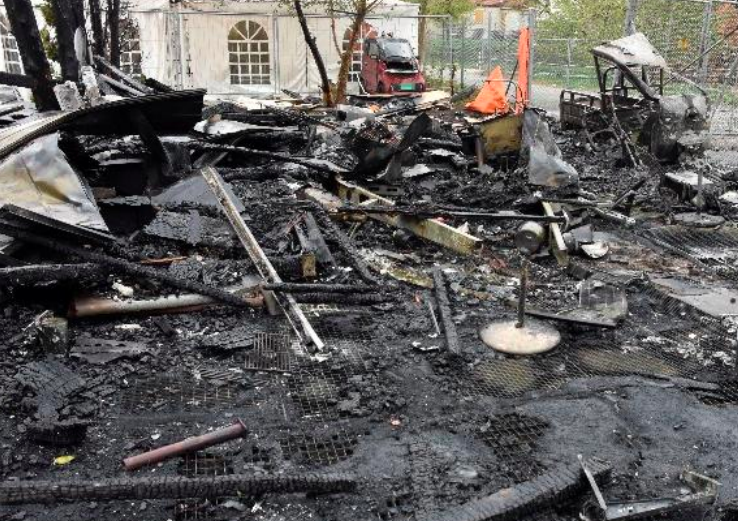 Explosionen und Brand in Wohnwagen: 2 Verletzte, darunter 1 Schwerverletzter