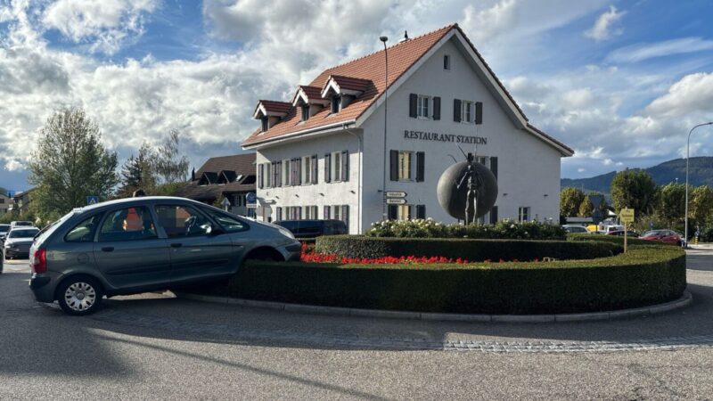 Unfall in Däniken Frau (83) verliert Kontrolle über ihr Auto +++ Einen Führerausweis besaß sie nicht